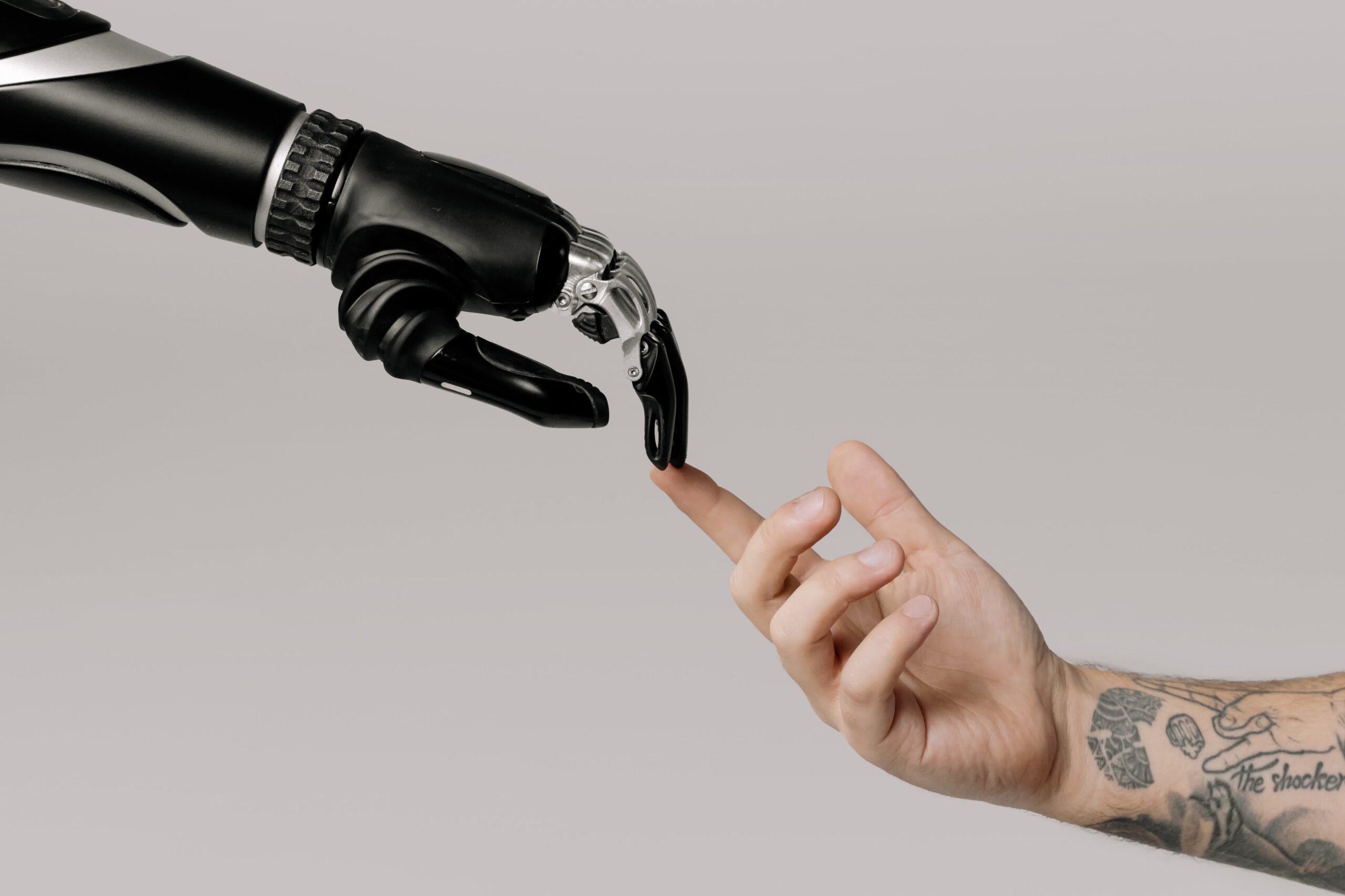 Friend or Algorithm? Understanding the Human Touch in AI-Infused Social Spaces Friend or Algorithm? Understanding the Human Touch in AI-Infused Social Spaces